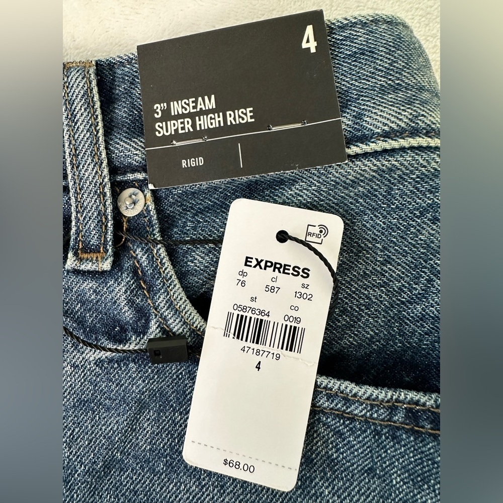 Express Super High Rise 3” Inseam Short Size 4 - Picture 5 of 8